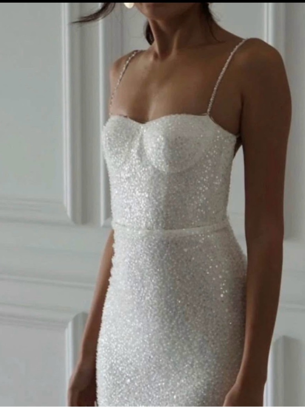 Elegant Lola’s White Sequin Backless wedding Dress - Picture 2 of 4